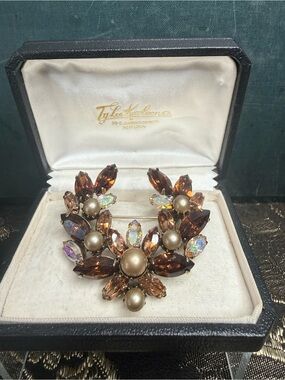 VTG Regency Topaz & Brown AB Rhinestone Floral Brooch with Pearls